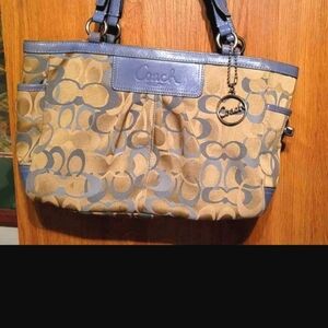 LIKE NEW COACH HANDBAG